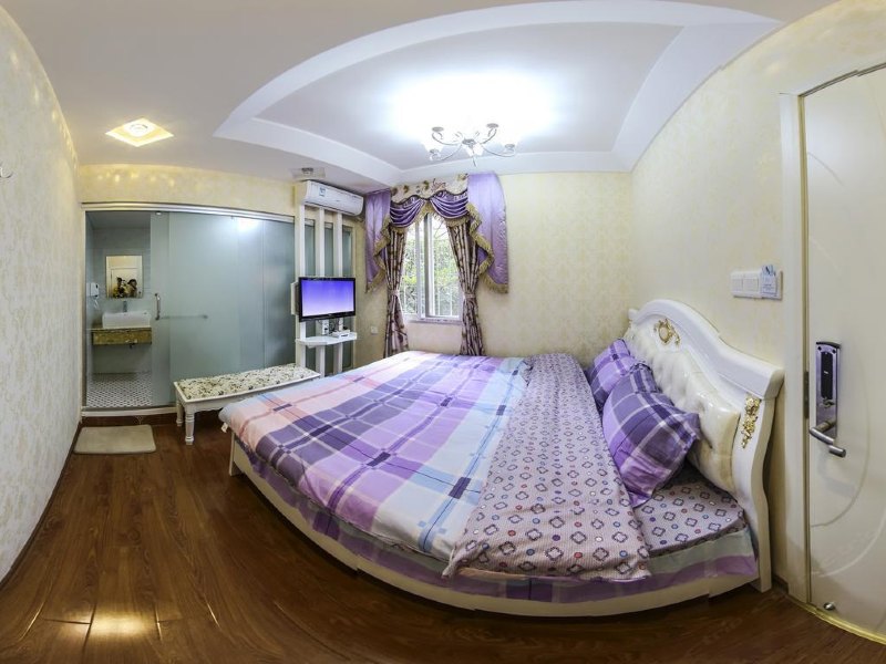 hotelPic