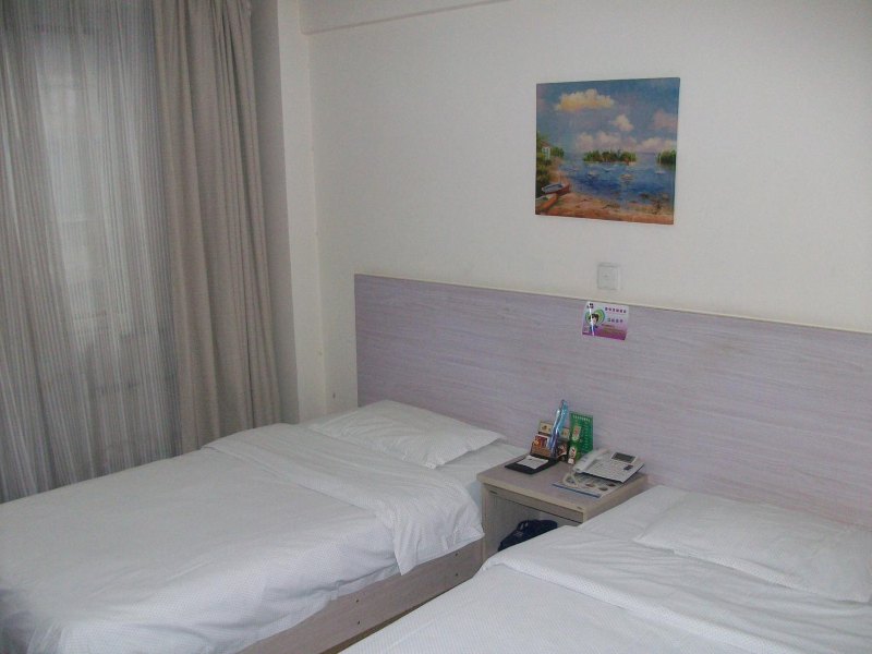 hotelPic