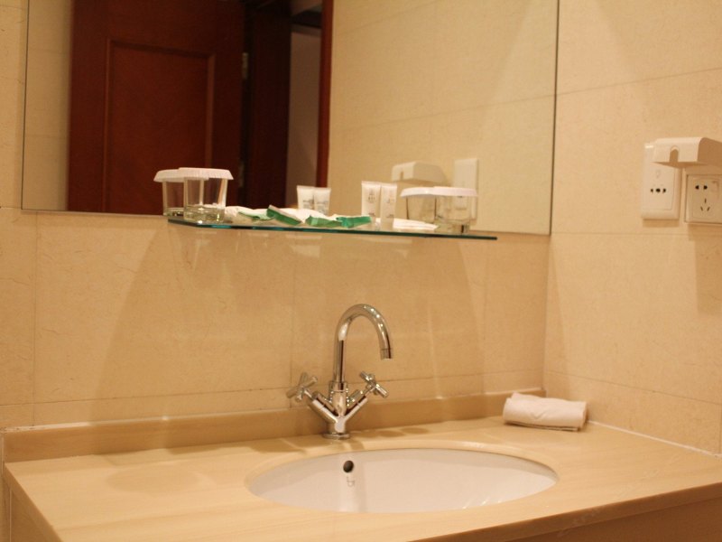 hotelPic
