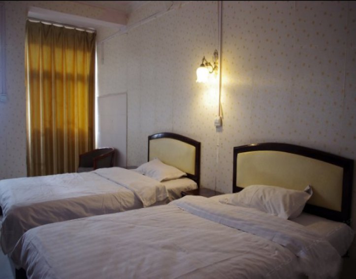 hotelPic