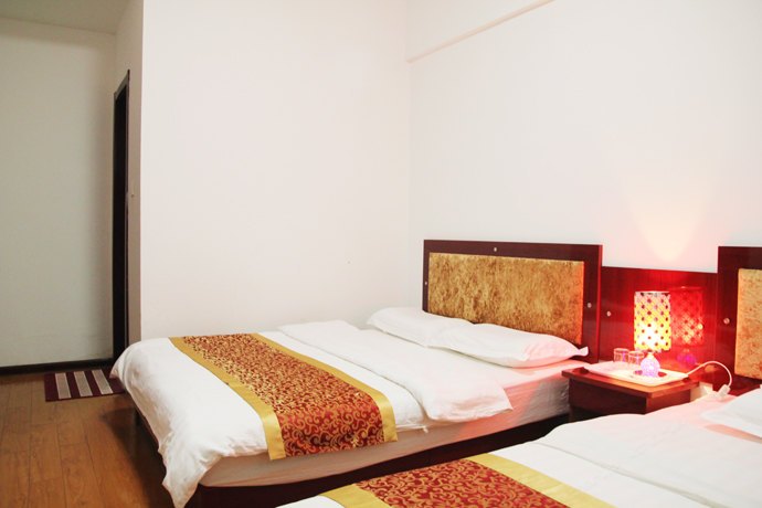 hotelPic