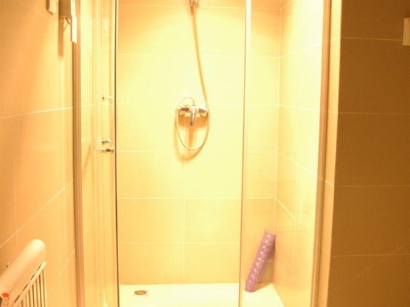 hotelPic