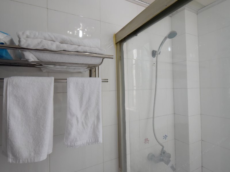hotelPic
