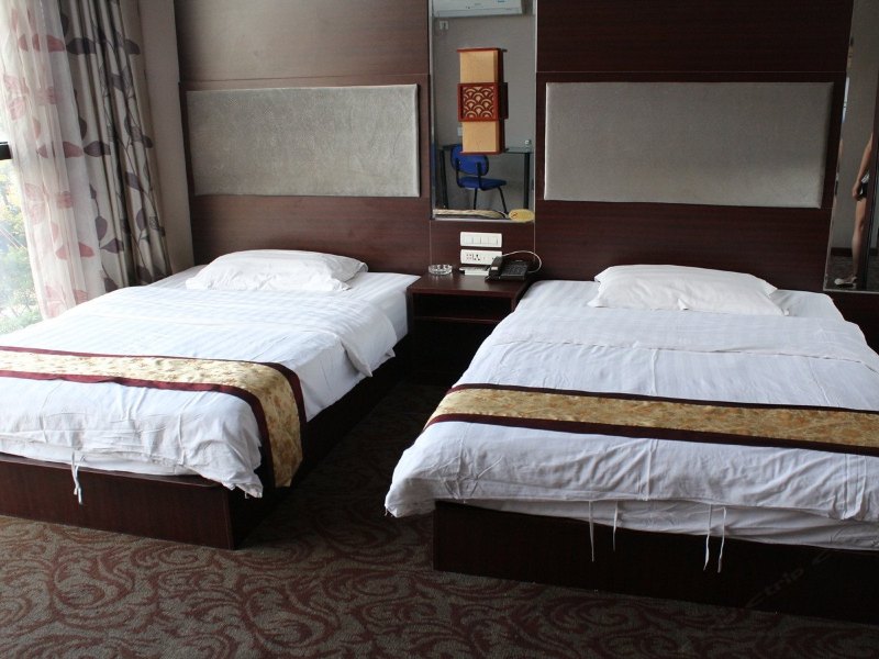 hotelPic