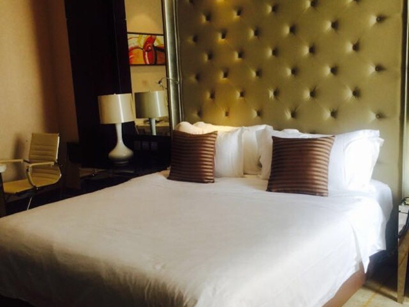 hotelPic