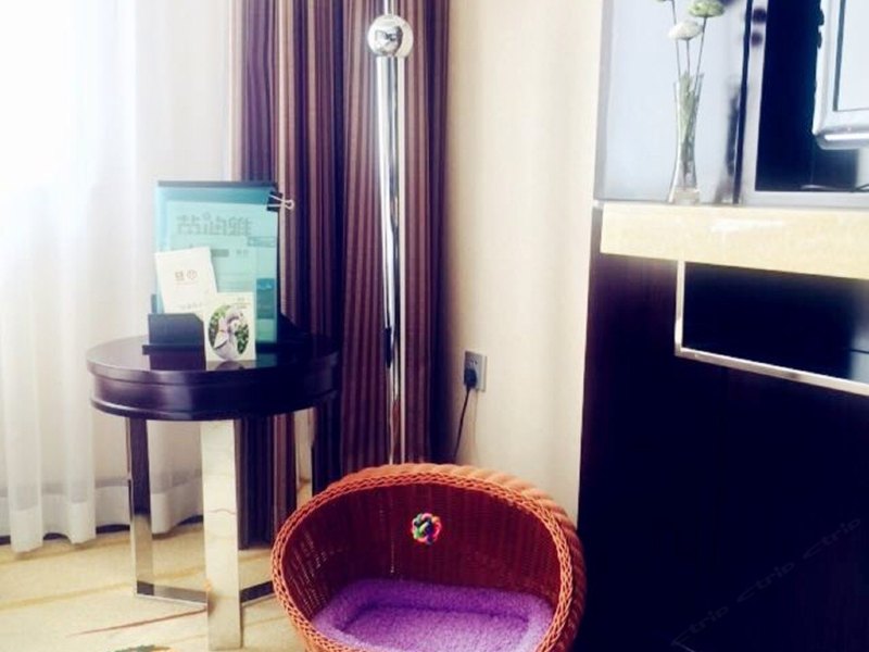 hotelPic