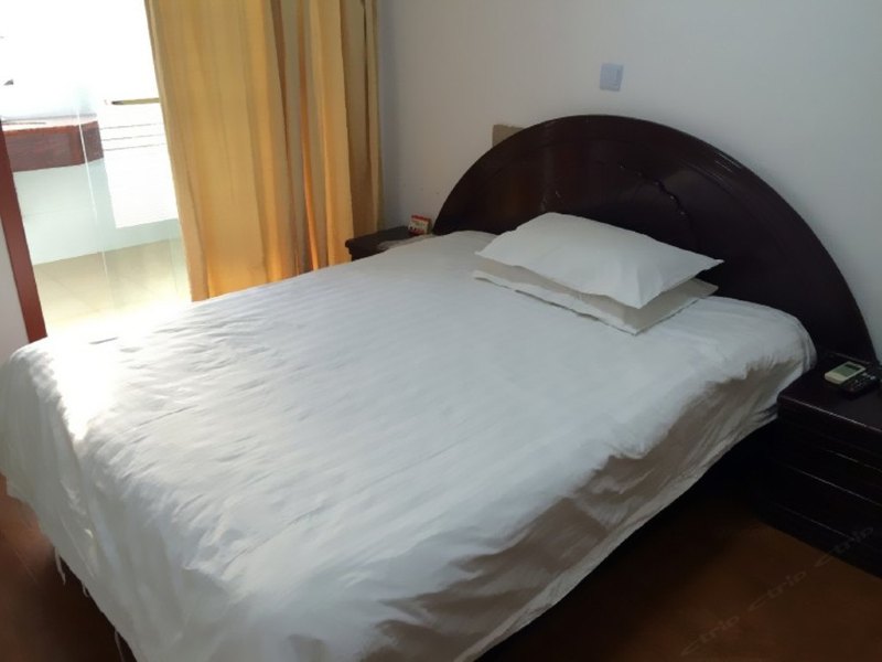 hotelPic