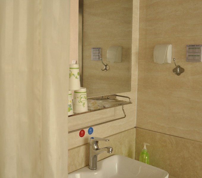 hotelPic