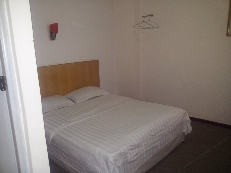 hotelPic