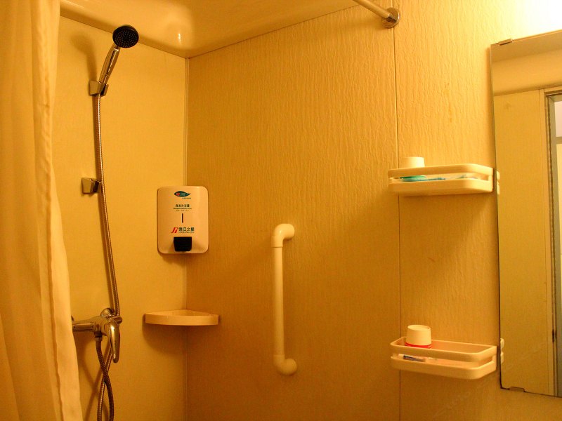hotelPic