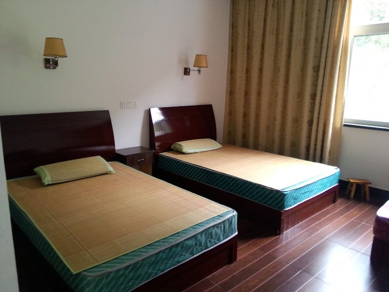 hotelPic