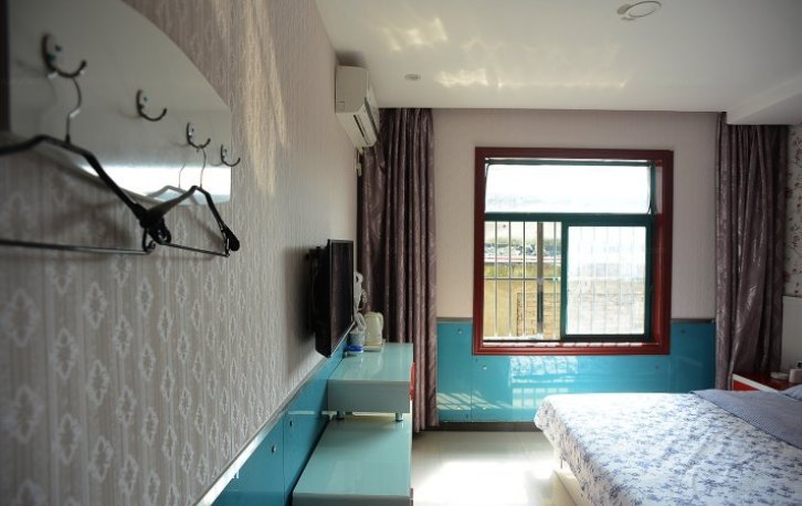 hotelPic