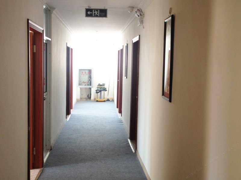 hotelPic