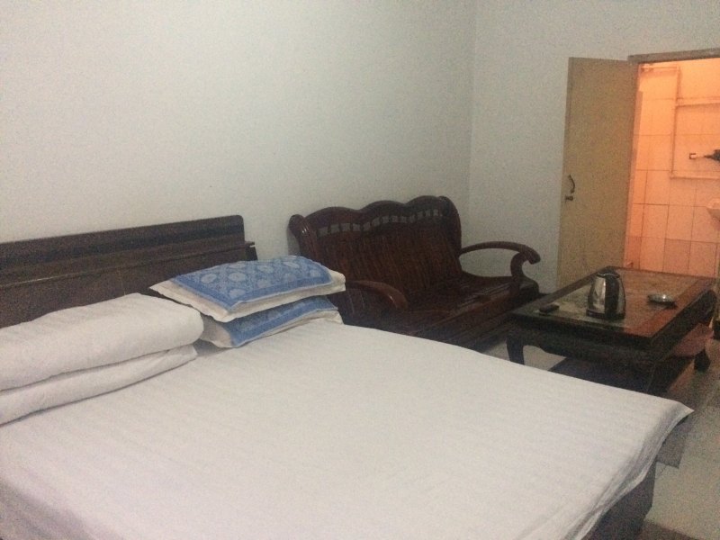 hotelPic