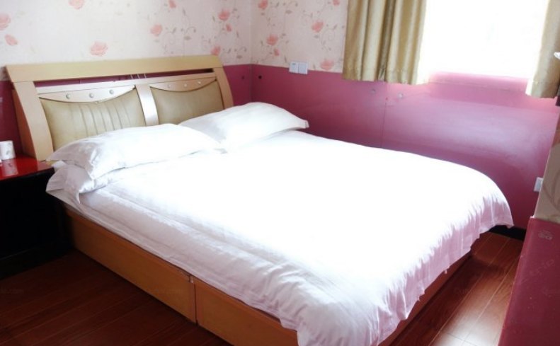hotelPic