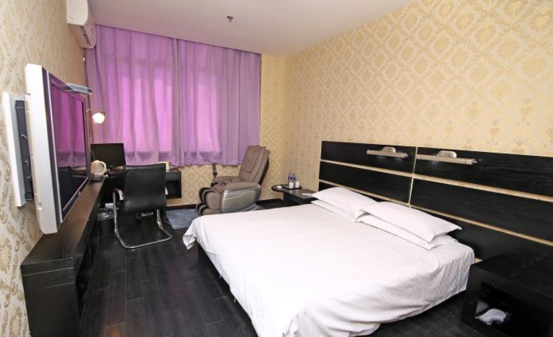 hotelPic
