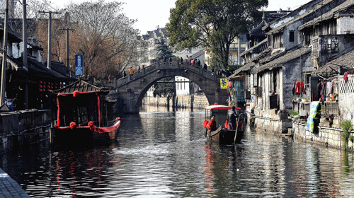 毗邻乌镇,南湖两大风景名胜区,相拥新塍,濮院,乌镇三大古镇