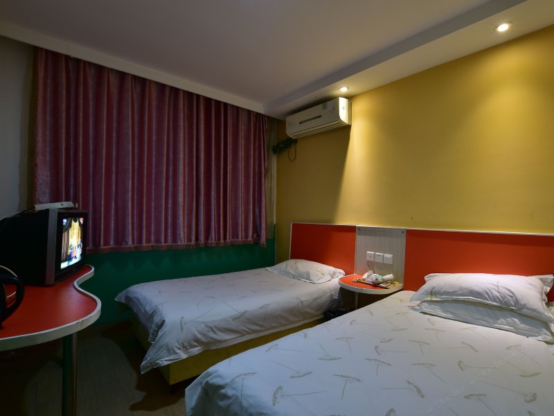hotelPic