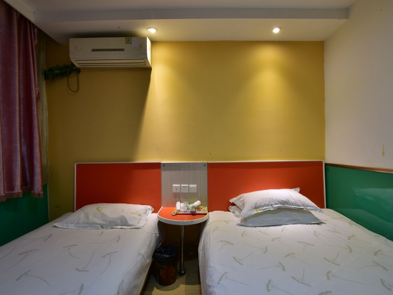 hotelPic