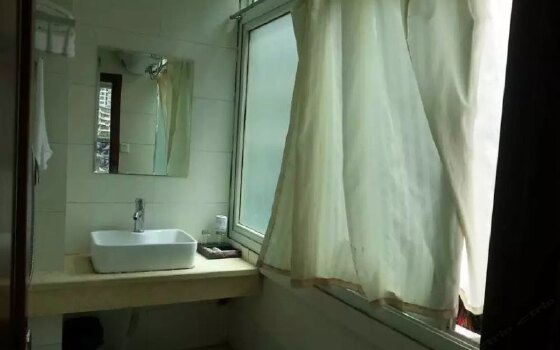 马尔康圣路商务酒店电话地址_马尔康圣路商务