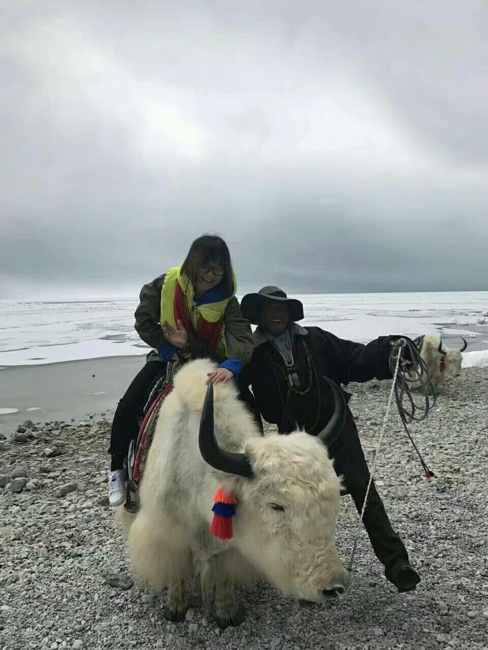西藏拉萨-林芝-巴松措-大峡谷-南伊沟-苯日神山