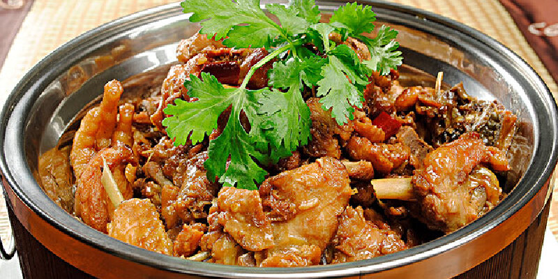 秘制奇味鸡煲