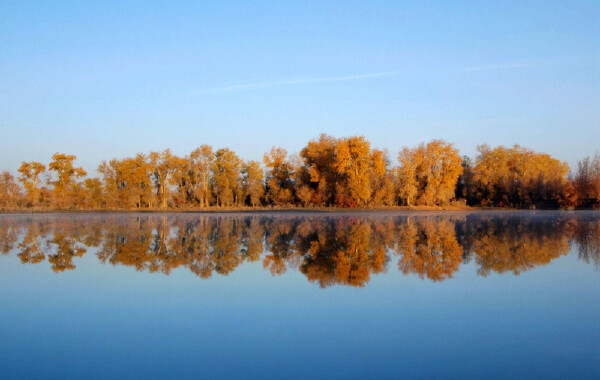 中秋节去新疆穿衣指南_中秋节去新疆穿什么衣