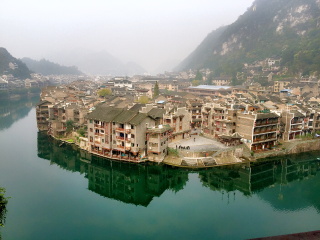 凤凰古城旅游报团价格_凤凰古城落地签_9月份凤凰古城游价格