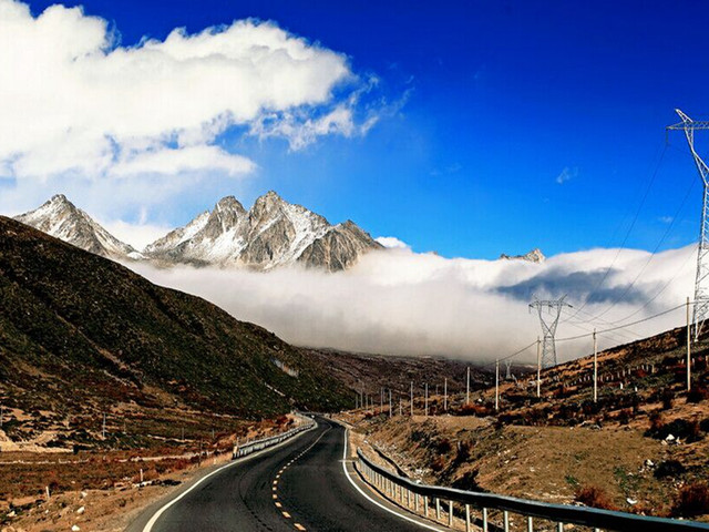 折多山位于四川省甘孜州境内,海拔4298米,是康巴第一 ..