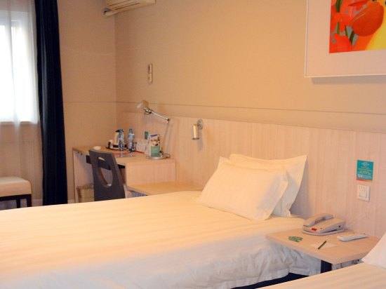 hotelPic