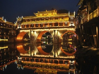 以往國慶張家界游價(jià)格_張家界五日游多少錢跟團(tuán)_張家界旅游花多少錢