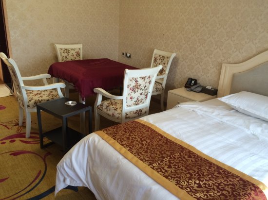 hotelPic