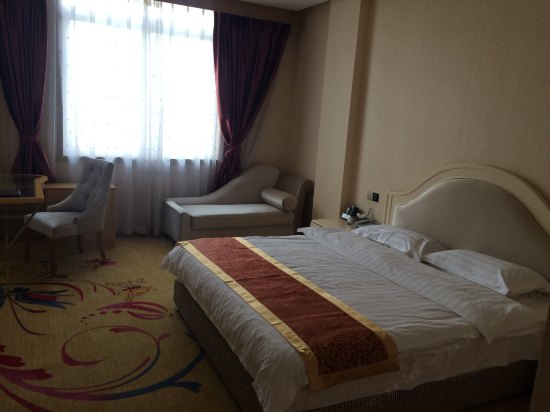 hotelPic