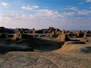 嘉峪關(guān)旅游報(bào)團(tuán)價(jià)格_嘉峪關(guān)八月份旅游_嘉峪關(guān)旅游跟團(tuán)需多少錢
