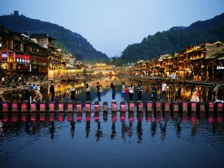 湖南鳳凰古城最佳旅游路線_8月湖南鳳凰古城旅游_湖南鳳凰古城高端品質(zhì)旅游團