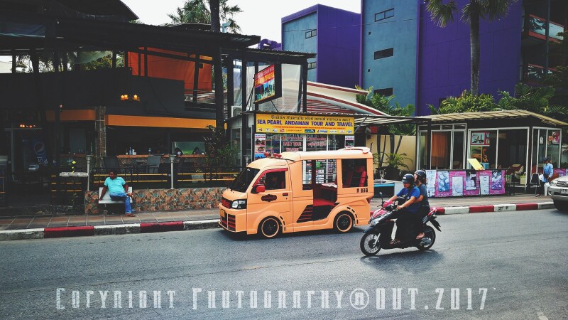 街上随处可见的tuktuk还有一些简洁又很好看的建筑street还是这股,,电线与杆