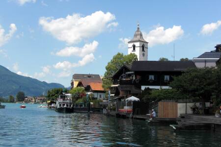 [五一]<东欧波兰+德奥匈斯捷11晚13日游>南京出发，4星，全程含餐，哈尔施塔特，布拉格，渔人堡，湖区温泉，OUTLET，赠送WIFI