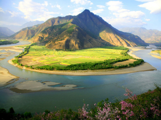 2021年云南香格里拉旅游團(tuán)報(bào)價(jià)_特價(jià)云南香格里拉游_云南香格里拉旅游多少錢一個(gè)人