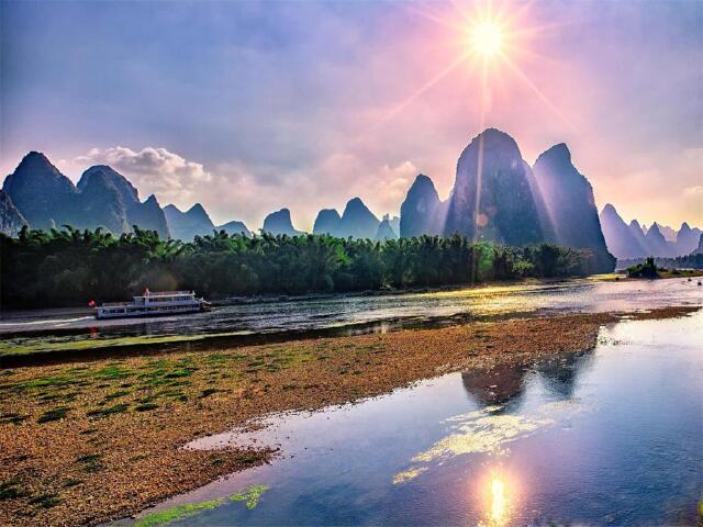 漓江山色之美,美在倒影中;漓江倒影之美,就数黄布滩倒影最为醉人.