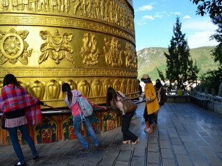 香格里拉定制旅游价格_报团到香格里拉旅游多少钱_深圳去香格里拉旅游价格