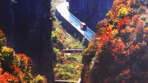  八泉峡双汽1日游>乘船犹如小三峡,登山攀比张家界