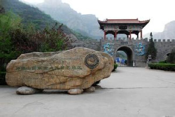 神农山是国家五星级旅游风景区,历史悠久,传说典故很多,人文气息浓重