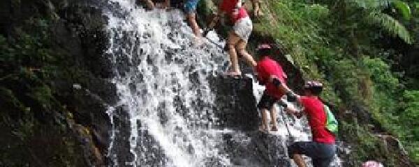 呀诺达踏瀑戏水攻略_呀诺达热带雨林踏瀑戏水