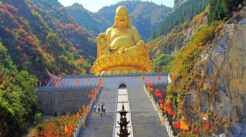天缘谷风景区为aaaa级景区,谷内儒释道三家汇聚,有一尊比南山大