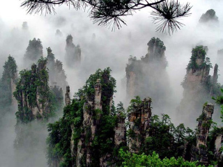 張家界天門山玻璃棧道旅游花多少錢_張家界天門山玻璃棧道自由行費用_香港旅游團張家界天門山玻璃棧道