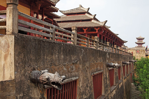 2月去横店影视城穿什么_横店影视城2月天气温