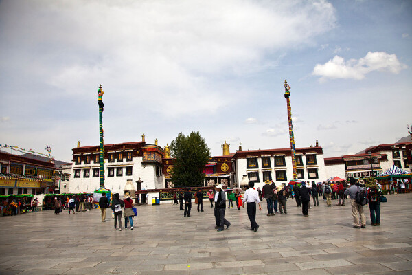 2月去拉萨穿什么_拉萨2月天气温度气温_拉萨