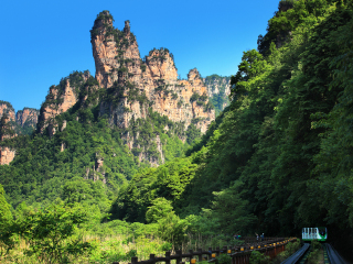 張家界天門山玻璃棧道旅游花多少錢_張家界天門山玻璃棧道自由行費用_香港旅游團張家界天門山玻璃棧道