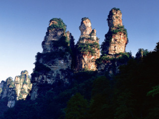 張家界天門山玻璃棧道旅游花多少錢_張家界天門山玻璃棧道自由行費用_香港旅游團張家界天門山玻璃棧道
