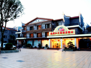 湖南鳳凰古城旅游價(jià)格多少_湖南鳳凰古城旅游最佳路線(xiàn)_湖南鳳凰古城旅游費(fèi)用